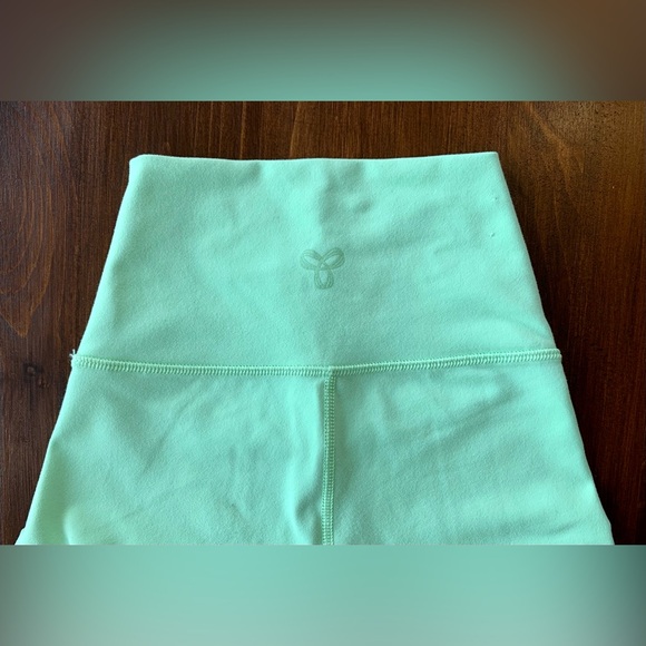 Light Green TnaLIFE Atmosphere Hi-Rise 7/8 Legging - Picture 2 of 6